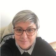 Appassionata di storia e molto empatica con bambini e ragazzi! Ci si può divertire anche studiando 😃😃